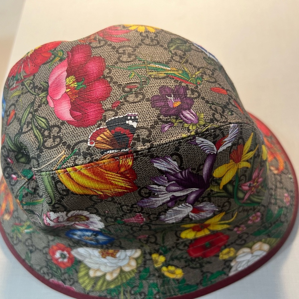 100% authentic Gucci multi color hat size Medium